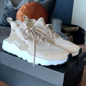 Tan Nike Air Huarache size 9